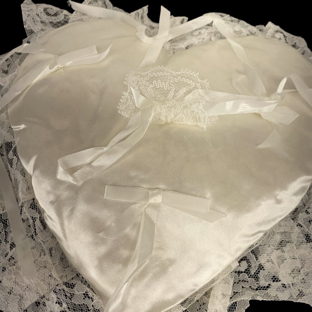 SATIN RING PILLOW -- Vintage 1980, Elastic Hold Strap, Ring Ties, Lace Doily - Picture 8 of 13